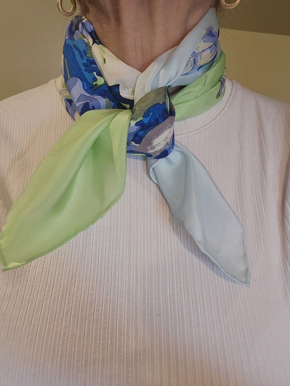 Talbots 100% Silk Floral Bouquet Scarf  Blue and Green Vintage 32x32 - Picture 6 of 10